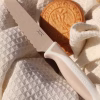 alt="Kiddikutter - Couteau d'apprentissage - Couteau pour enfants qui ne coupe pas les doigts - cream - écru"